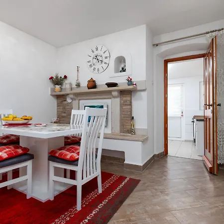 Saby A2+2 - Grill & Free Parking In shadow! Porec