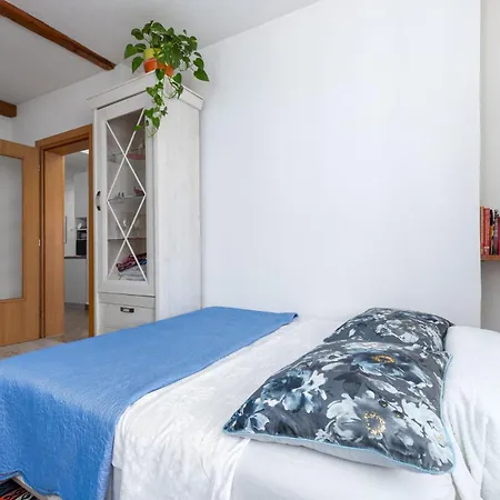 Saby A2+2 - Grill & Free Parking In shadow! Apartment Porec