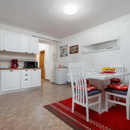 Saby A2+2 - Grill & Free Parking In shadow! Porec